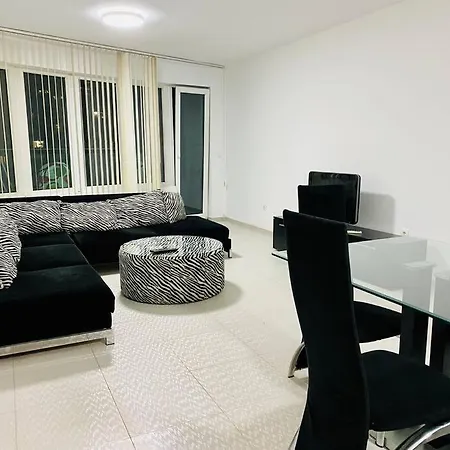 Black & White Style In A Great Location!