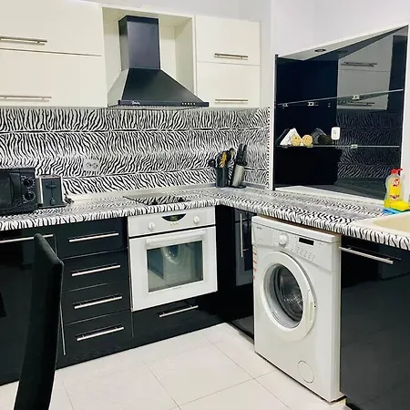 Black & White Style In A Great Location! Apartment Sofia