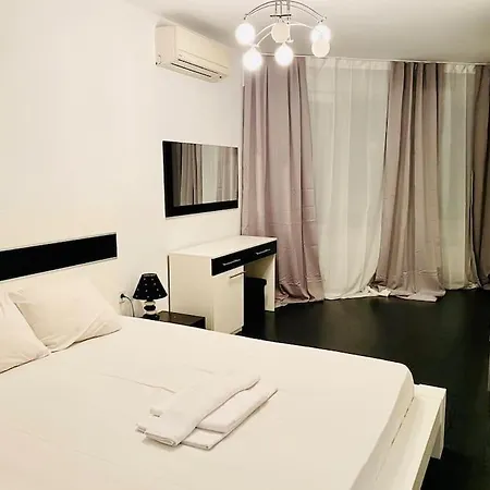 Black & White Style In A Great Location! Sofia
