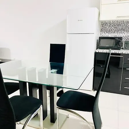 Apartment Black & White Style In A Great Location!
